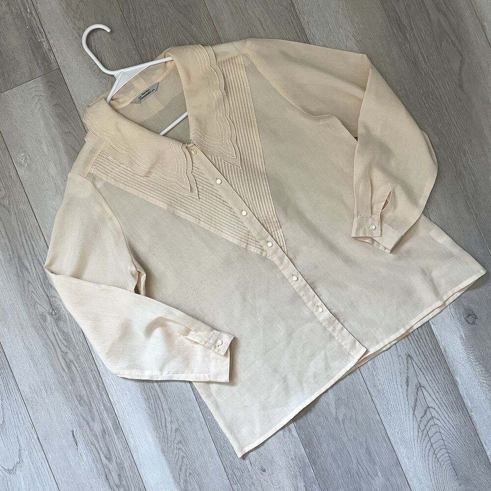 Vintage Romantic Shirt scallop embroidered collar pintuck womens Cream (small)